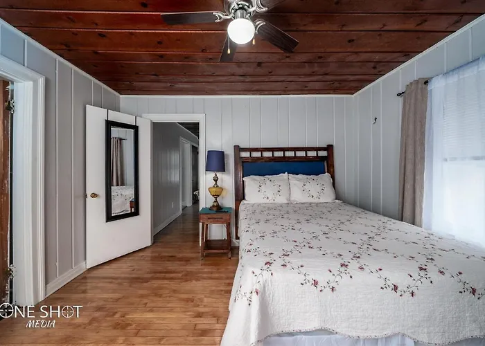 Garage Apartment 5 Min From Downtown