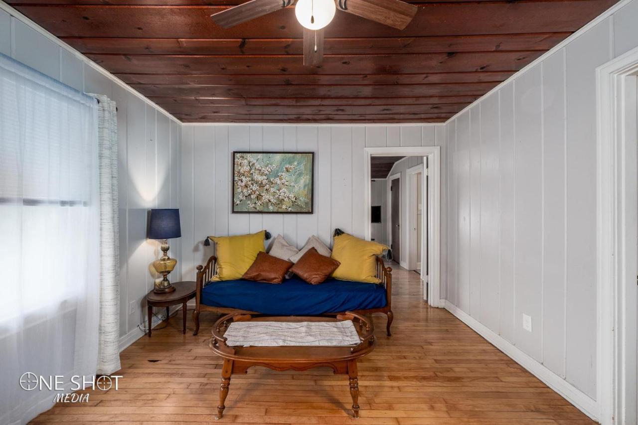 Garage 5 Min From Downtown *