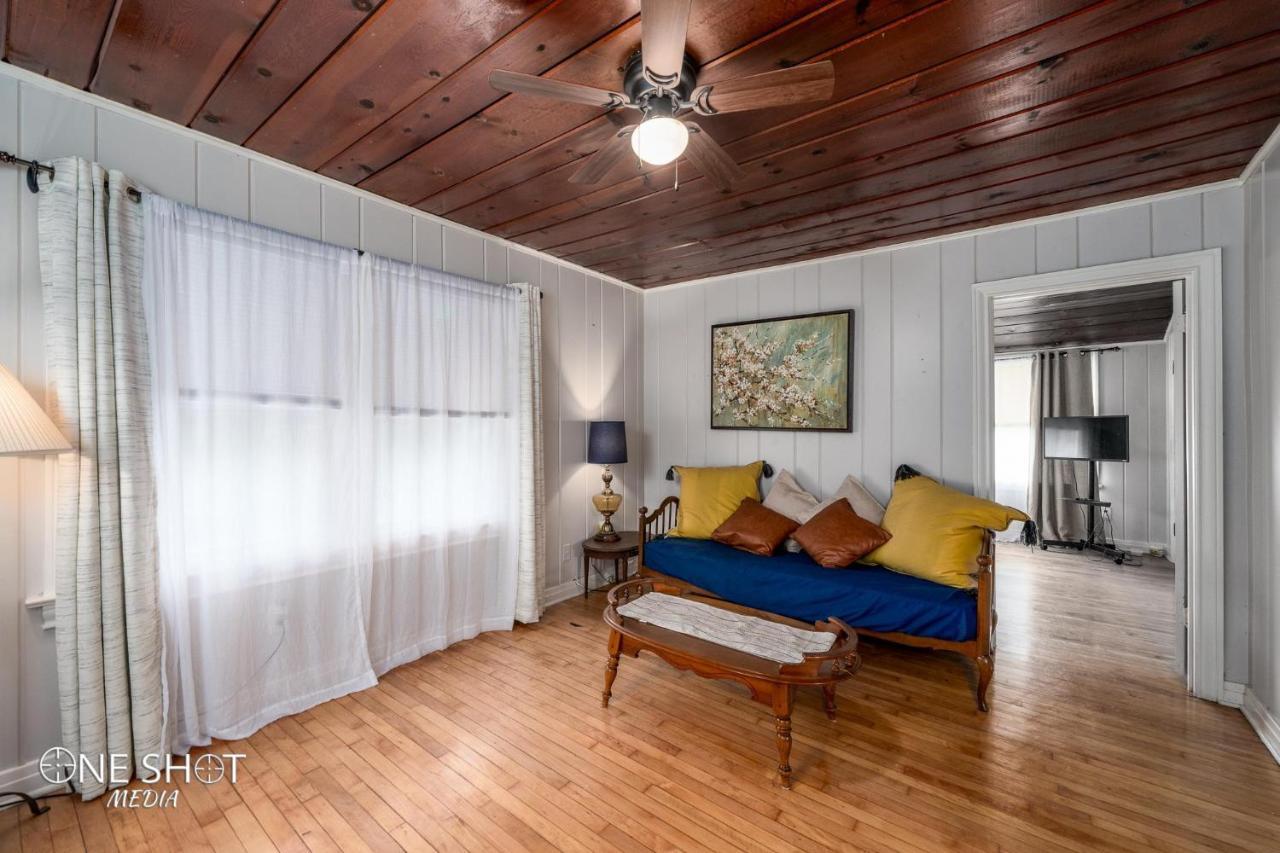Garage 5 Min From Downtown Apartment *